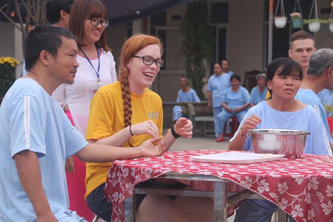 Những bóng hồng trên tàu sân bay Mỹ USS Carl Vinson